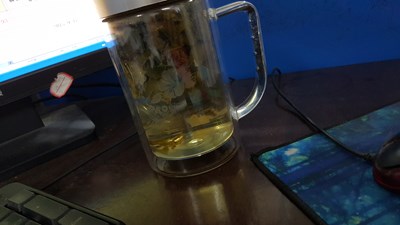 新的一天以一杯淡淡的绿茶/一部s6 edge +开始