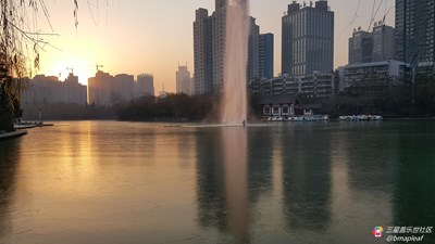【隆冬百态】+西安+刚结冰的丰庆公园