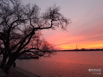 松花江畔的晚霞，也许是回忆。王昭博