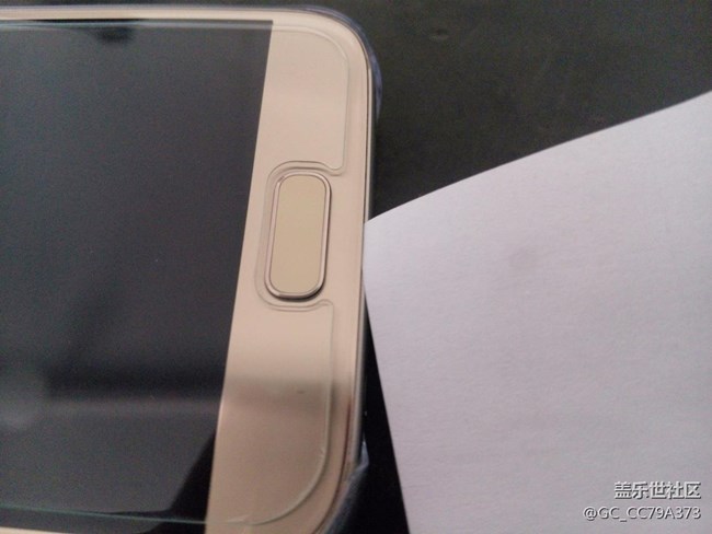 S7屏幕与边框缝隙过大,可以插进纸片(普通A4