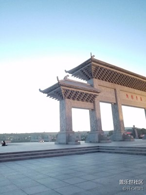 为何我拍的天空发白且有彩条
