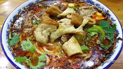 牛肉肥肠小面