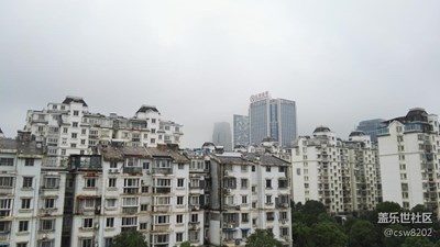 阴雨中的城市