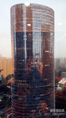 大楼中的影子