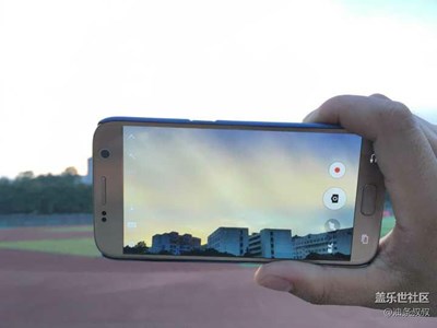 手机刚到就抓拍这样的景色