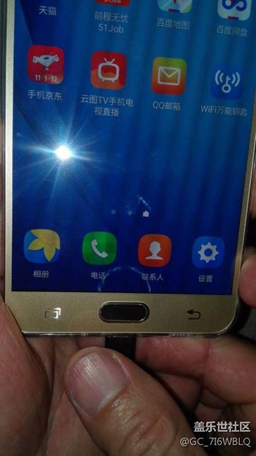求专业回答。屏幕有波纹