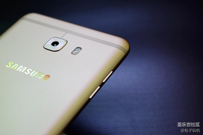 内外兼修的轻旗舰 三星Galaxy C9 Pro体验