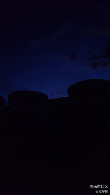 夜幕降临，西有金星