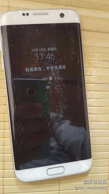 外屏爆成雪花，