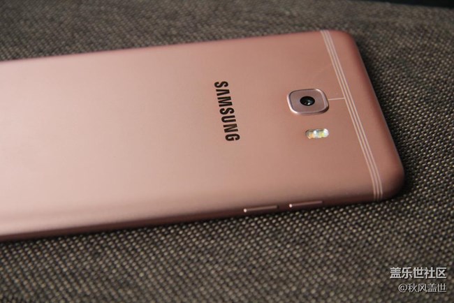 【享乐体验团】三星C9PRO 金属机身外观时尚