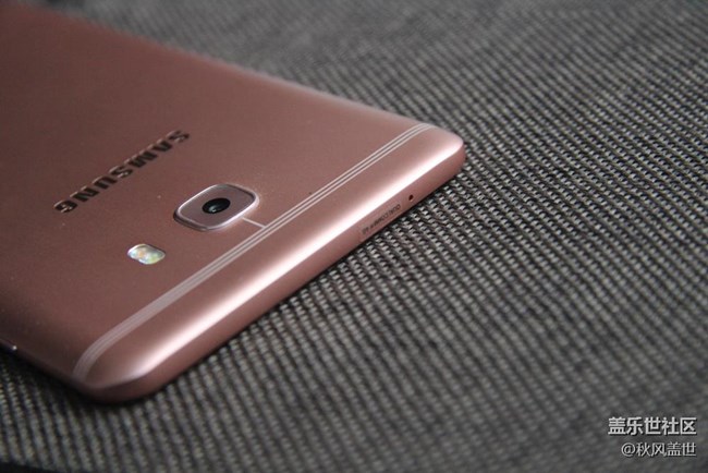 【享乐体验团】三星C9PRO 金属机身外观时尚