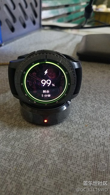【用科技智造时间】激动中，Gear s3到手。