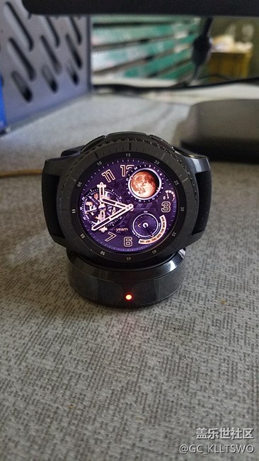 【用科技智造时间】激动中，Gear s3到手。