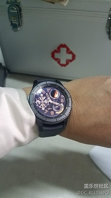 【用科技智造时间】激动中，Gear s3到手。