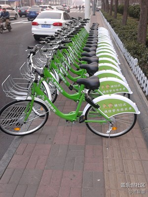 市区突现“小绿车”