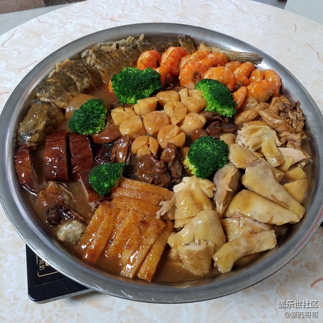 年夜饭。。盆菜。。我老婆问我为什么每天刷论坛。。