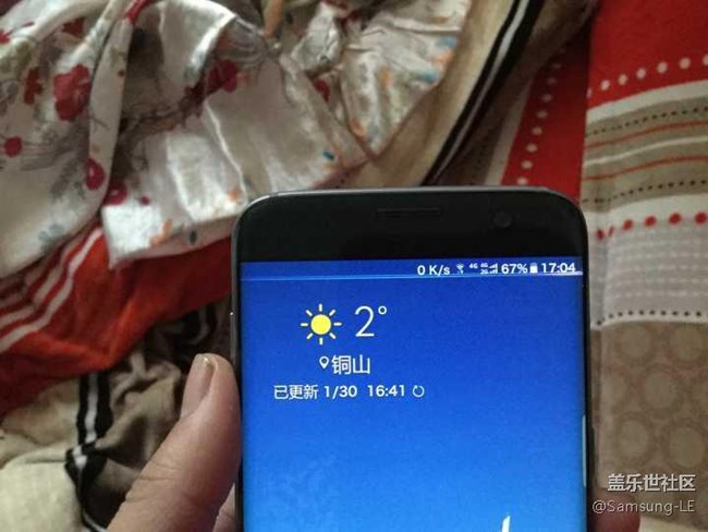 这个屏幕，怕是不能免费修，但是外观完好，不甘心啊