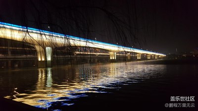 地铁桥夜景