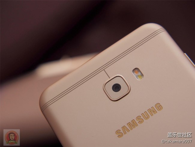 三星Galaxy C7 Pro 开箱上手图集 三星Galaxy C7 Pro 开箱上手图集