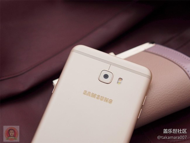 三星Galaxy C7 Pro 开箱上手图集 三星Galaxy C7 Pro 开箱上手图集