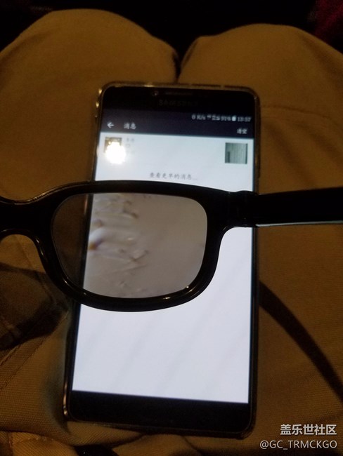 3D眼镜下的手机屏幕