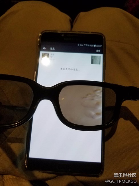3D眼镜下的手机屏幕