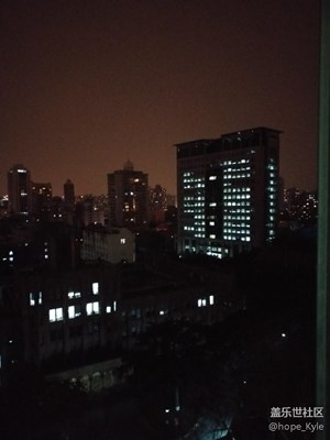 窗外-上海-夜晚的大楼