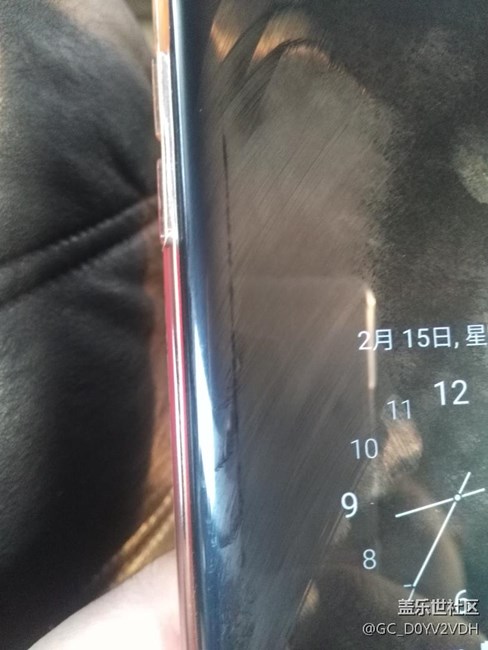 请问屏幕上这条线是什么情况？？