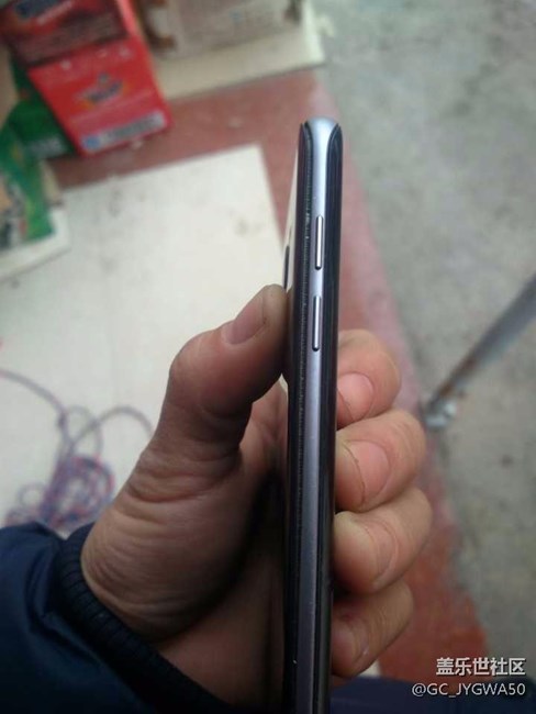后盖脱胶了
