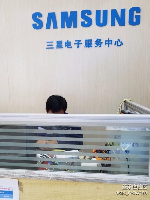 后盖脱胶了