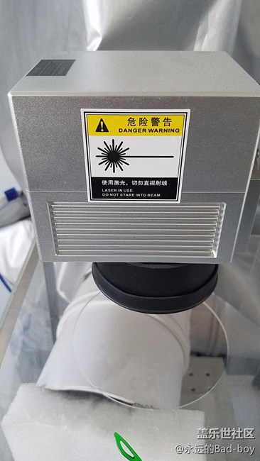 问个问题，S7的后面板是玻璃的，那能不能激光打标刻字？