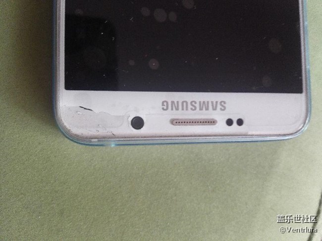 大约一年的使用后note5的外壳