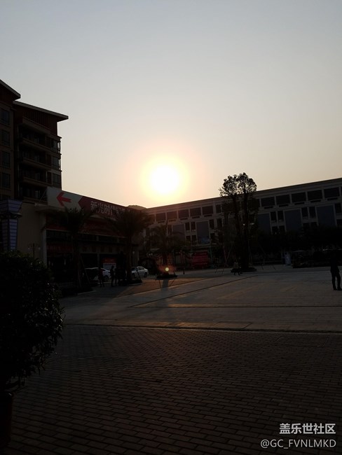 去售后换了颗后摄像头，拍照就有一个亮点