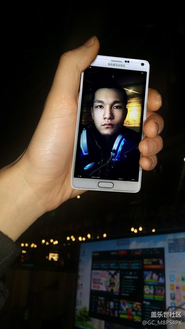 看帅哥 这样是不是要挨打