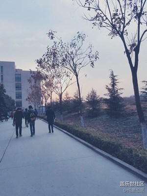 手机刷到7.0系统了，就是开心，出去溜达溜达嘛。
