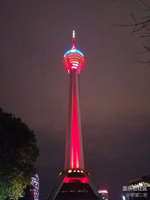 s7升级7.0后拍的照片一张是晚上拍的另一张是阳光下拍的。