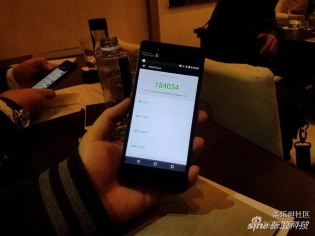 高通骁龙835芯片亮相亚洲 跑分已经超越iPhone 高通骁龙835芯片亮相亚洲 跑分已经超越iPhone