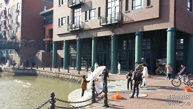 小镇的慵懒下午