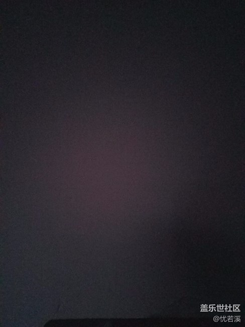 难道只有我的7e拍照中间泛红，暗光下特别明显！