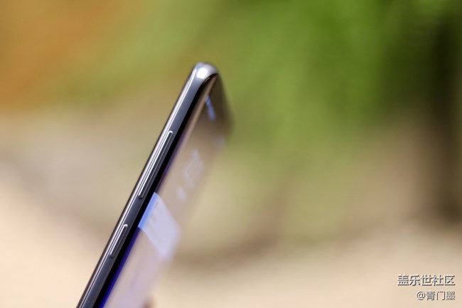 三星Galaxy S8真机图赏！双曲面加屏占比简直逆天