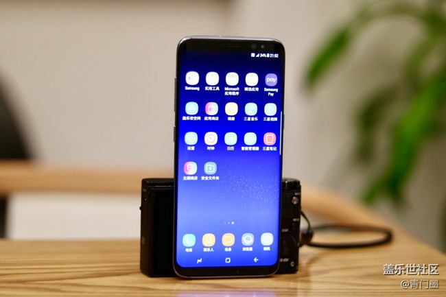 三星Galaxy S8真机图赏！双曲面加屏占比简直逆天