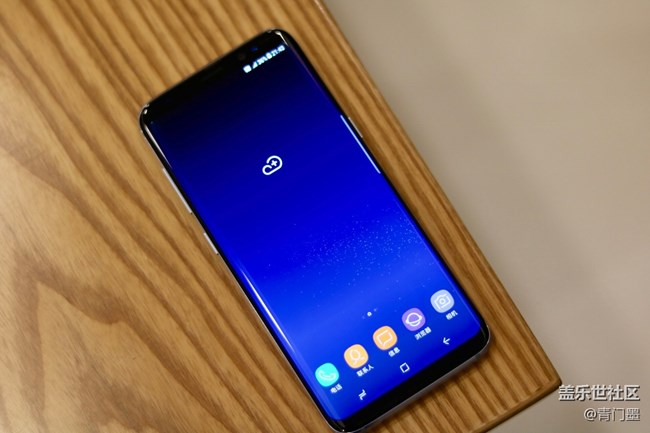 三星Galaxy S8真机图赏！双曲面加屏占比简直逆天