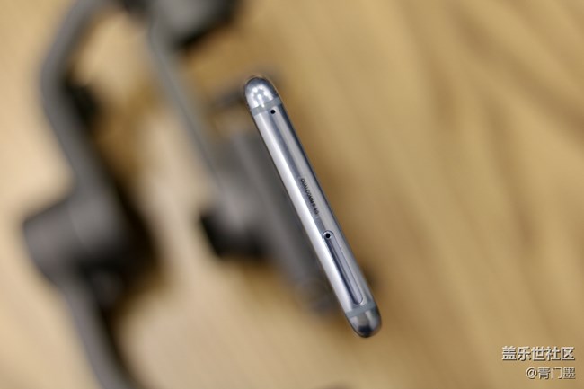 三星Galaxy S8真机图赏！双曲面加屏占比简直逆天