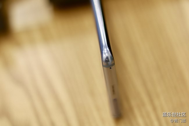 三星Galaxy S8真机图赏！双曲面加屏占比简直逆天