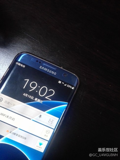 手机突然出现彩色亮点，和一条白色的直线