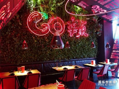 午餐随手拍了几张，发现现在的餐厅都是为拍照设计的。