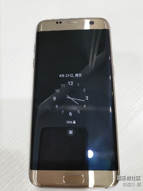 开了一条缝