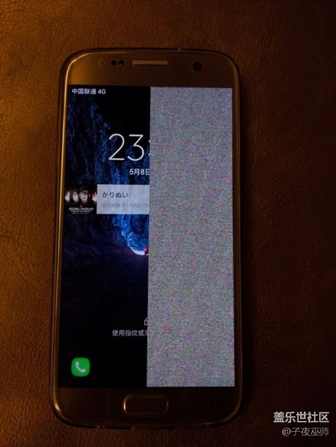 大家帮我看看我的屏幕是出什么问题了，排线出问题了？