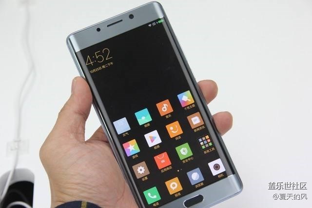 都是曲面屏，颜值差距怎么这么大呢？