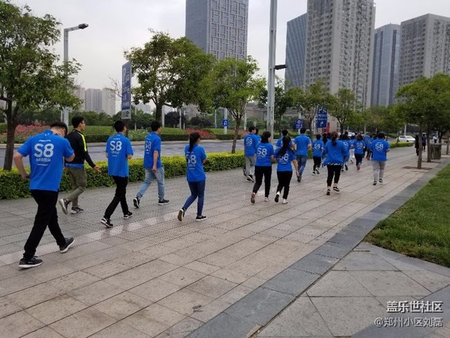 雨中奔跑的小伙伴们！